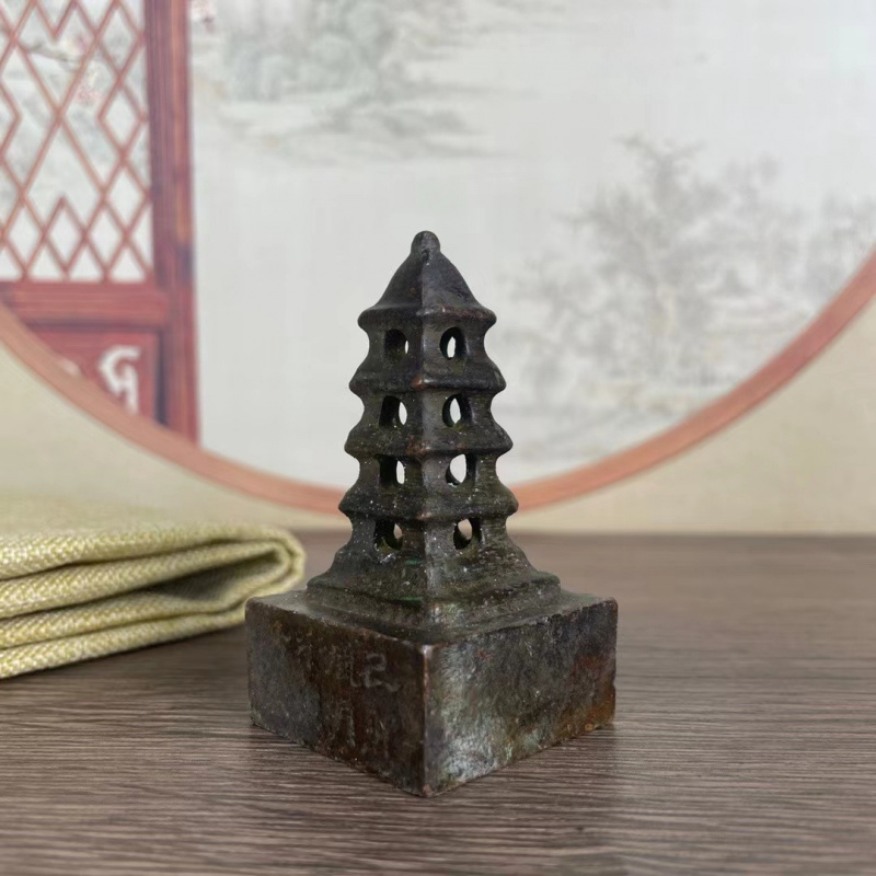 Petit ornement de tour sculpté - Small Vintage Collectible Items avis et prix
