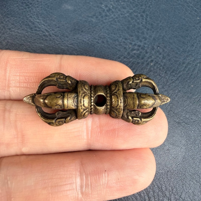 Petit pendentif en laiton de s - Small Vintage Collectible Items avis et prix